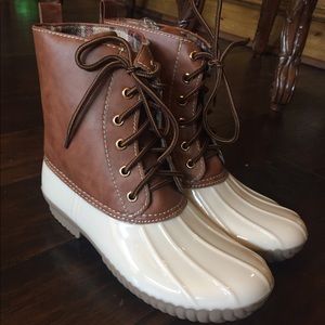 Stylish duck boots women’s 8.5
